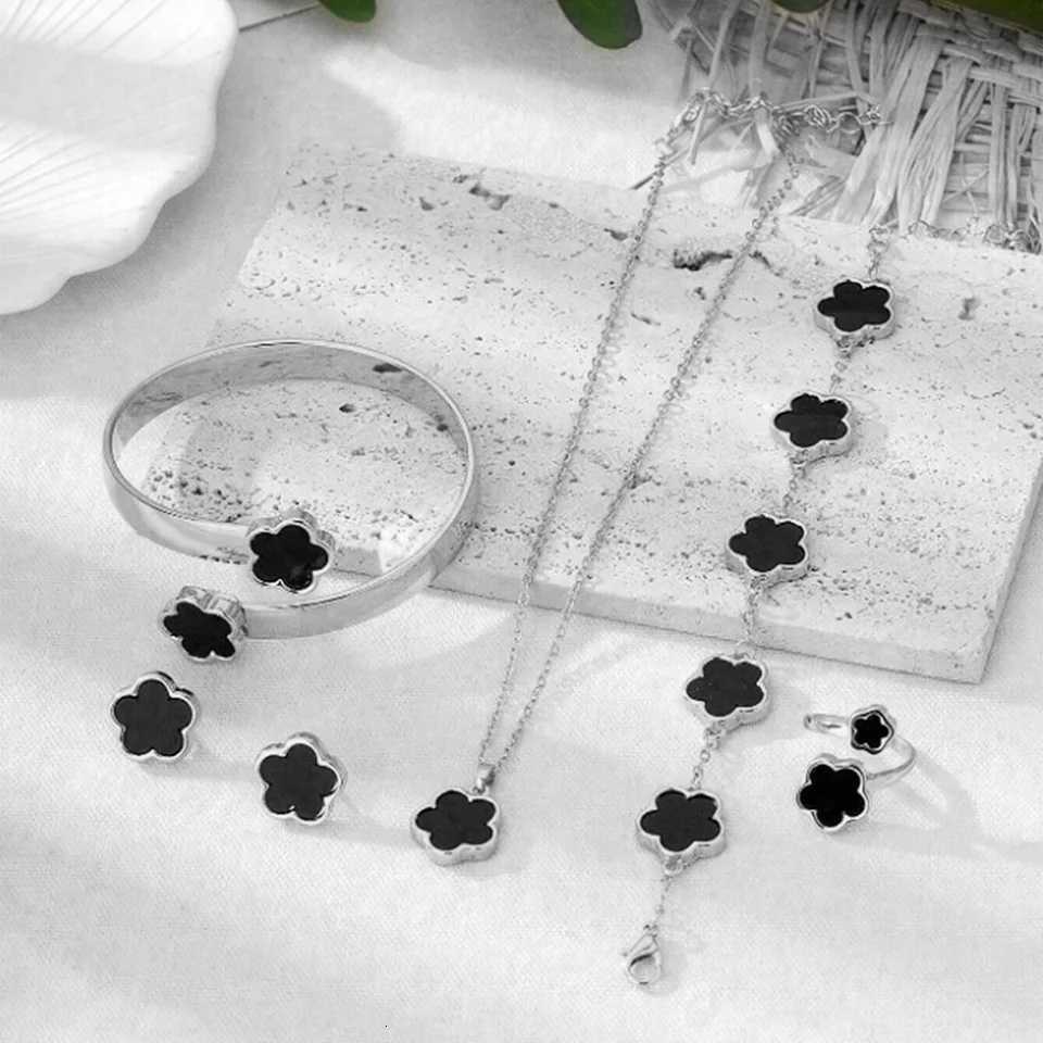 5pcs Lucky Five-petal Flower Womens Jewelry Set Fashion Flower Necklace Earrings Ring Birthday Ann M251213