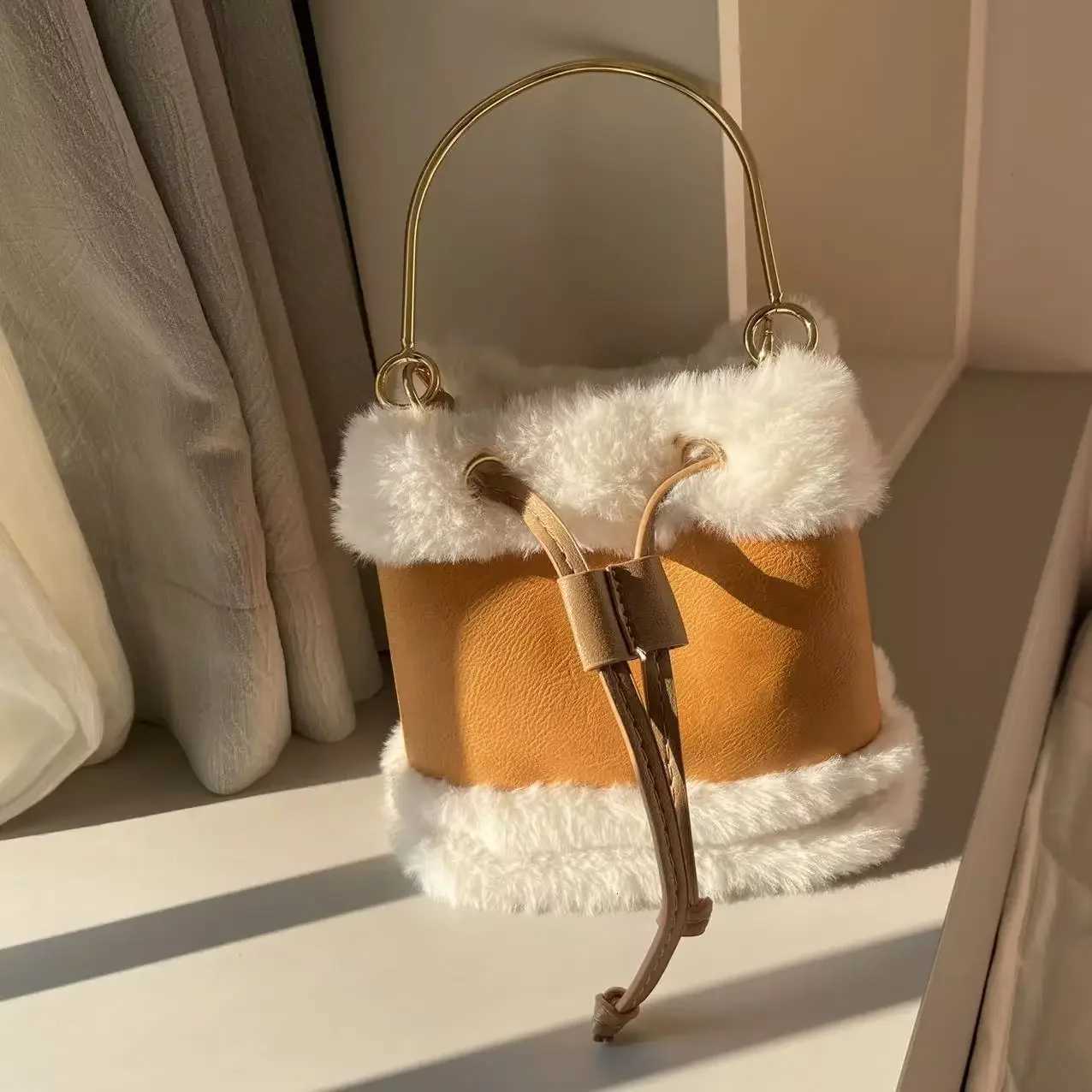 Water bucket Bag Womens 2025 New Autumn and Winter Faux Fur Plaid Furry Bag Korean Style Retro Shoulder Cross-Body Small BagT251213