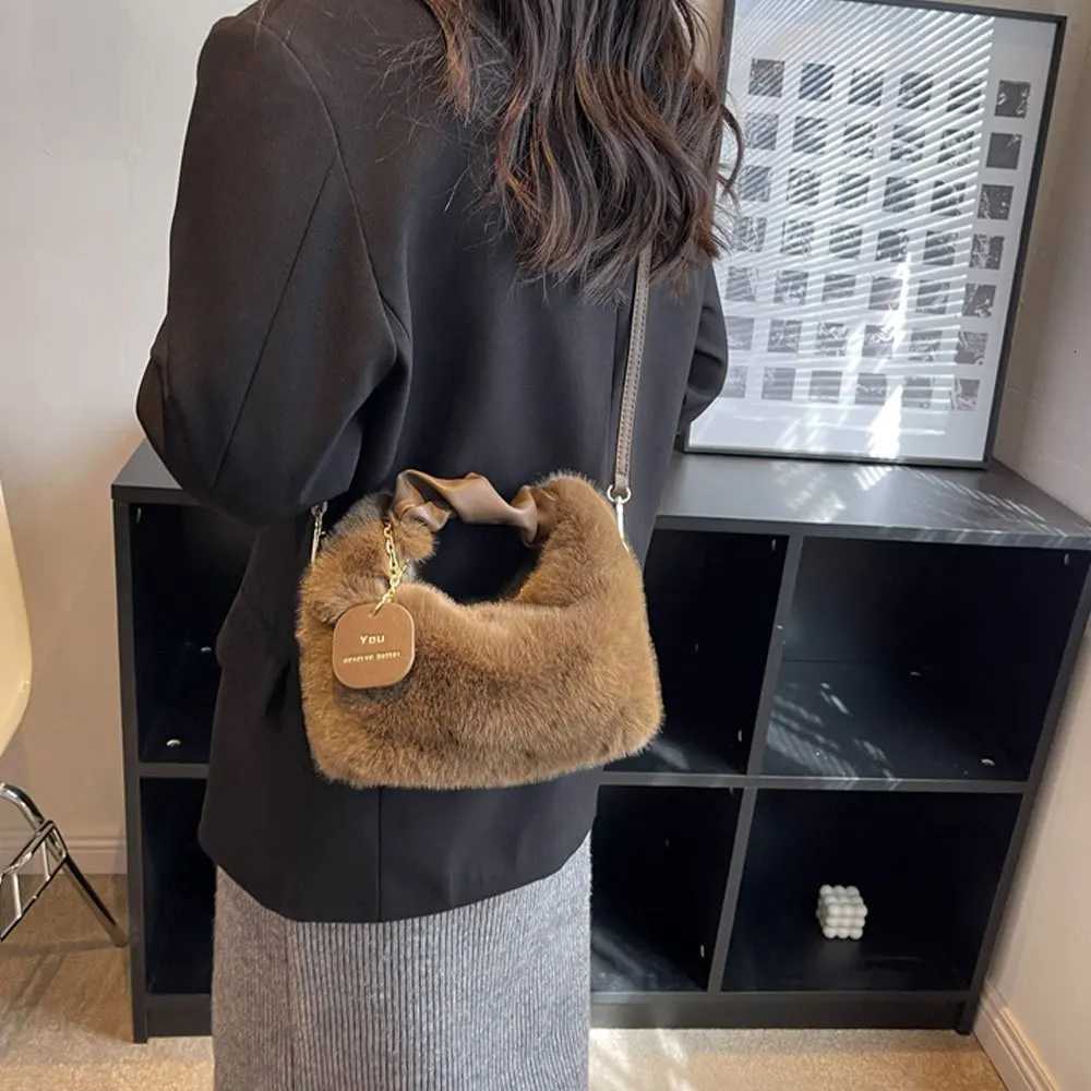 Fashionable Plush Handbag for Womens Solid Color Soft Fluffy Shoulder Bag Autumn Winter Soft Plush Crossbody BagT251213