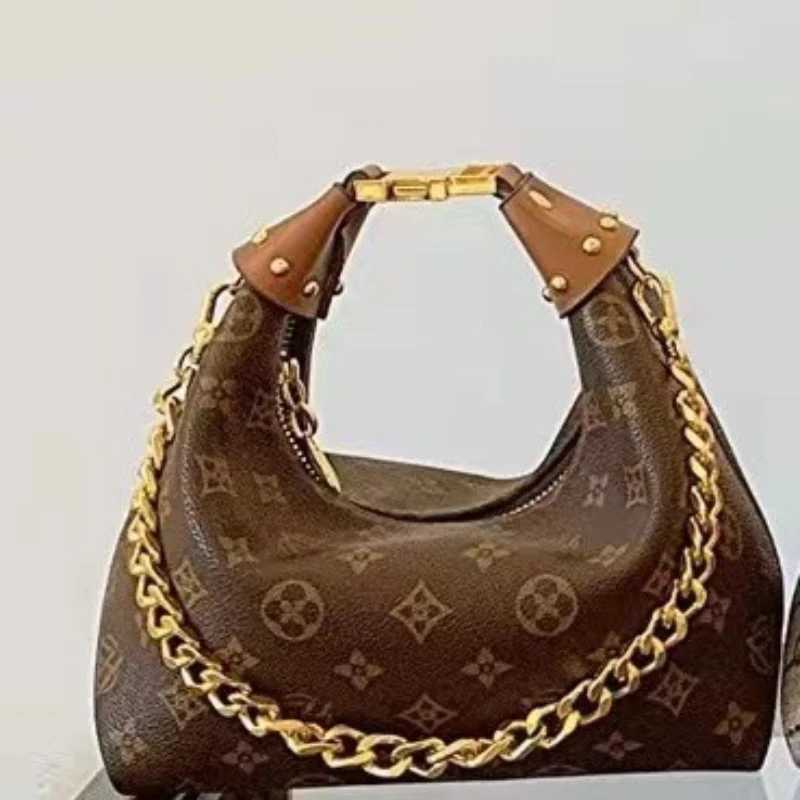 Retro Fashion Handbag Ladies Casual Hundred Underarm Bag Premium Crossbody New Shoulder Bag Retro Printed Metal Chain DecorationT251213