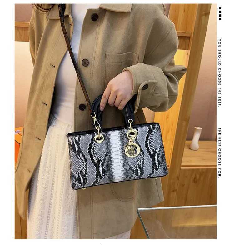 1pcs Womens Elegant PU Leather Handbag Snake Print Crossbody Bag Stylish Evening Clutch Shoulder Purse DesignT251213
