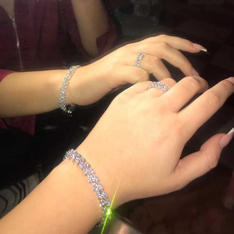 Trendy Charm Cubic Zirconia Bangles For Bride s Jewelry Sliver Color Clear CZ Crystal Bangles For Women M251213