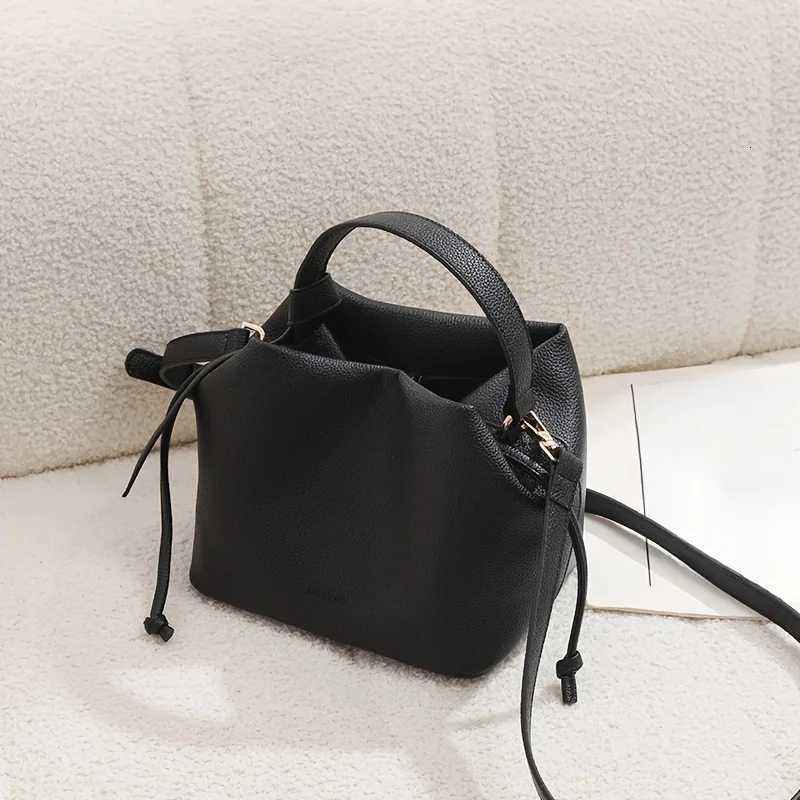 Fashion Womens Handbag Elegant Solid Color Shoulder Bag Suitable for Daily Use Leather Commuting Versatile Crossbody BagsT251213