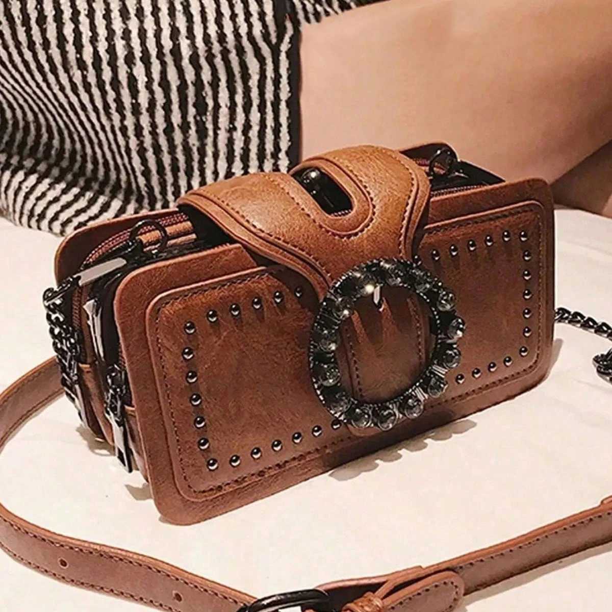 Retro trendy everyday versatile rivet decorated crossbody bag niche design fashionable and popular shoulder bagT251213