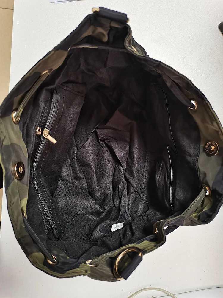 Casual and Fashionable Womens Bag Camouflage Color Shoulder Crossbody Bag Bucket Bag Large Capacity Zipper Anti-Theft NylonT251213