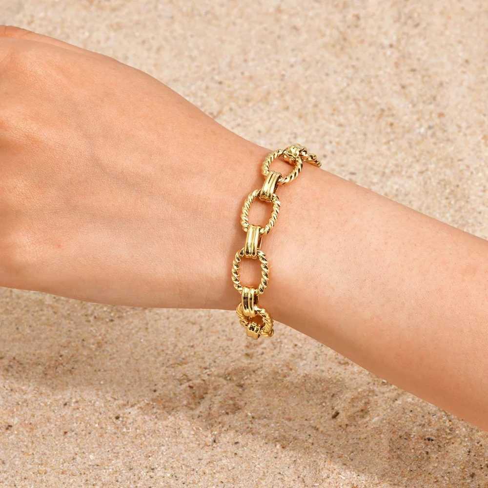 Womens Stainless Steel Thick Chain Oval Twist Jewelry Set M251213