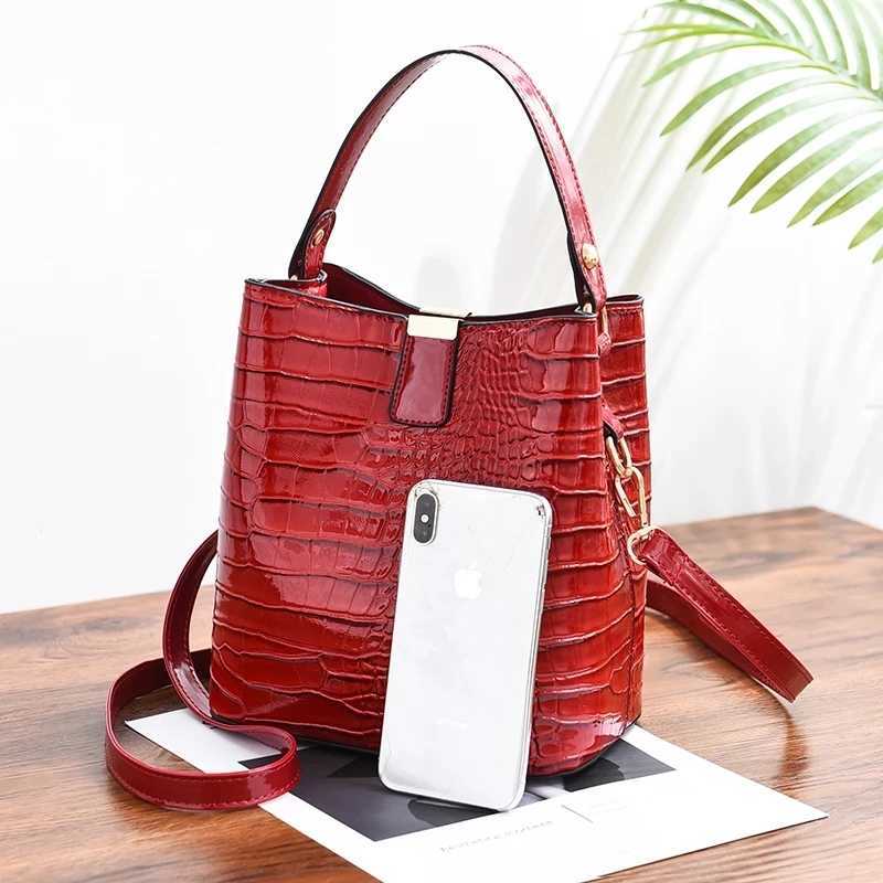 Crocodile Pattern Bucket Shoulder Bag For Women Fashion Brands Female Handbag Large Capacity Lady Crossbody Bag Handbag PurseT251213