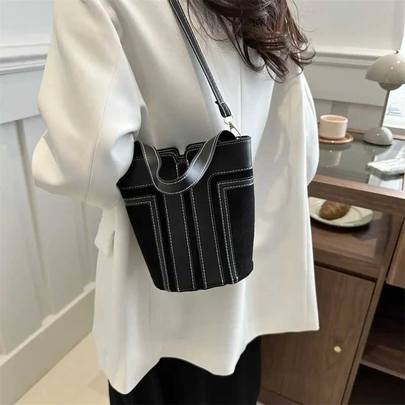 New Simple Bucket Bag Personalized Trendy Messenger Bag Fashionable Contrasting Color Portable Small Bag WomenT251213