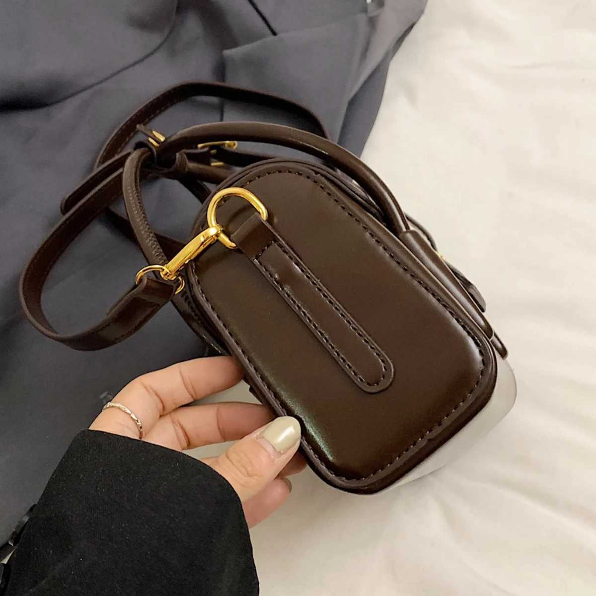 New style trendy solid color handbag niche design fashion letter versatile crossbody bag classic temperament shoulder bagT251213