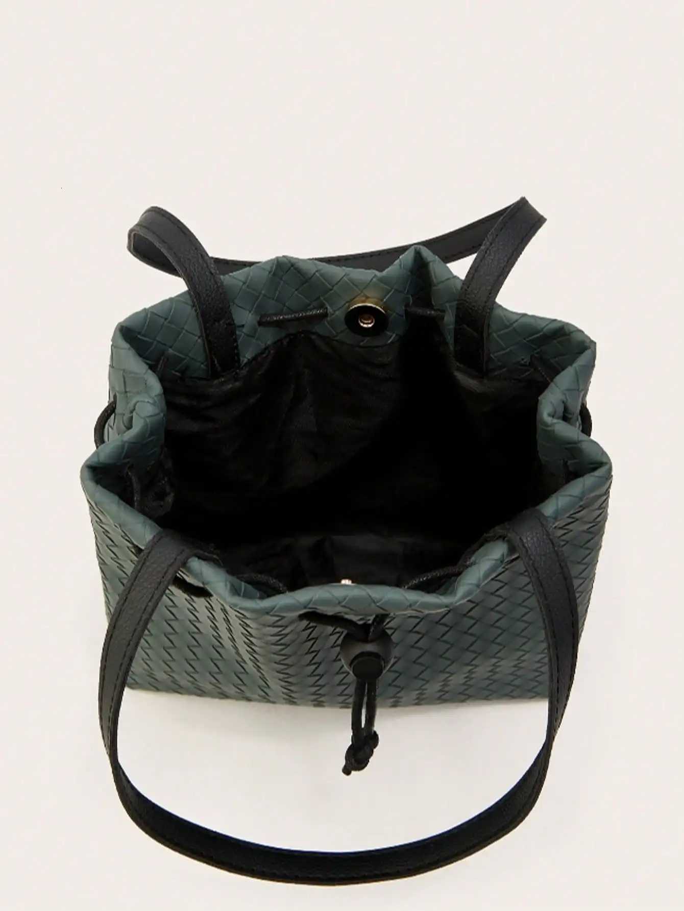 2025 New Woven Handbag PU Material with Tassel Accessories Fashion Bucket Bag Womens Shoulder Bag Ideal for Daily Use andT251213