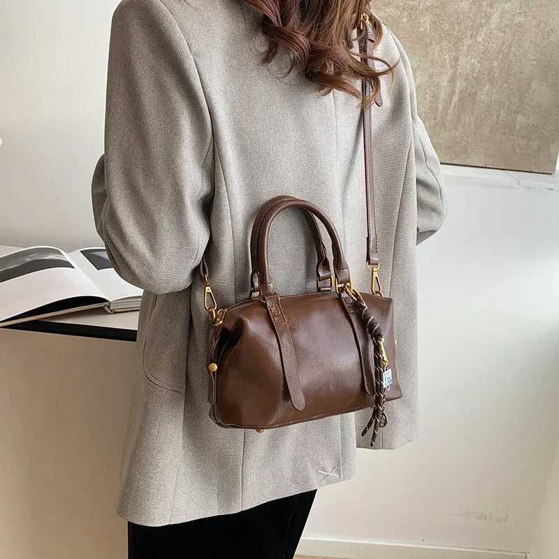 2025 PU Zipper High Quality Bucket Crossbody Bag Solid Simple Fashion Handbag High Appearance Popular Portable Shoulder BagT251213