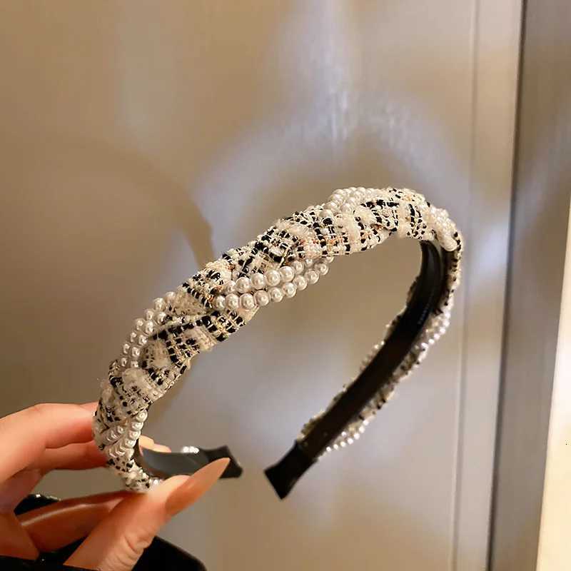Lint Hand-woven Wr Imitation Pearl bands for Wen Retro Texture Twisted Braid-she Hair Band Luxury Hair Accories Y251213