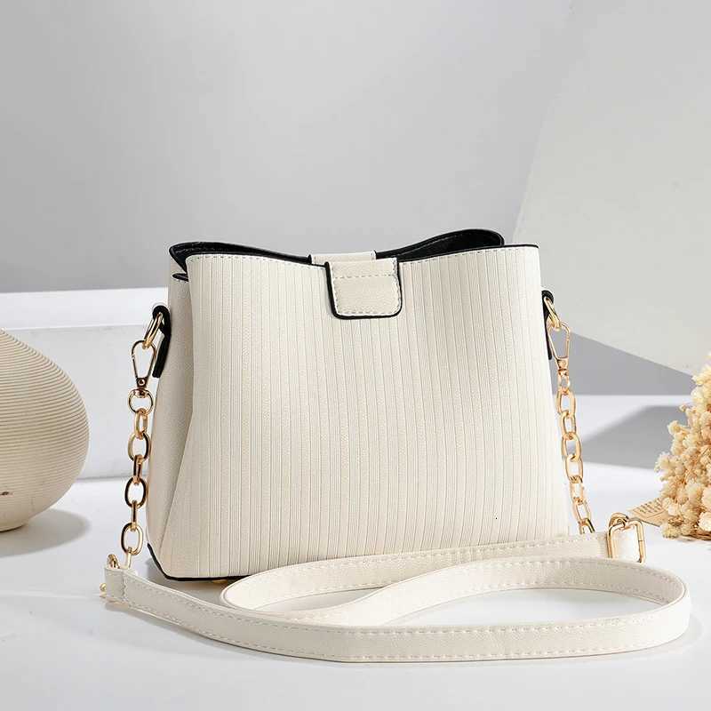 Womens Casual Shoulder Bag Bucket Bag Large Capacity Trendy And Stylish Handbag For Daily UseT251213