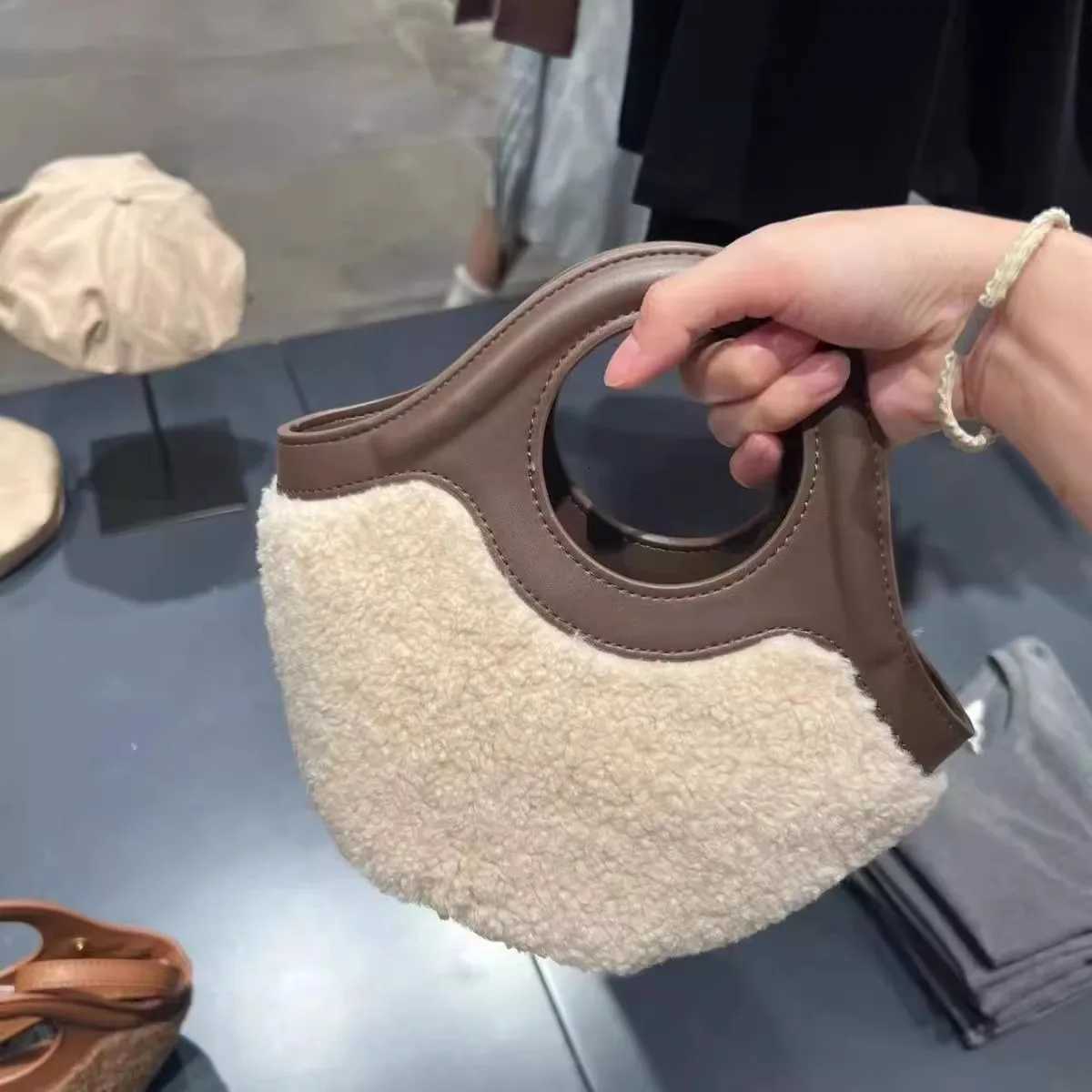 Bag womens new autumn and winter lamb wool basket bag plush crossbody bag versatile wool handbag bags for women handbagsT251213