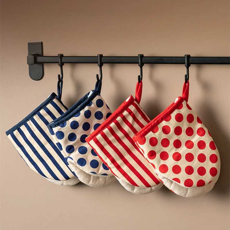 Style Polka Dot Heat-Resistant Oven Mitts for He UseJapanese Microwave Safe Gloves kitchen gloves heat resistant gloves H251212