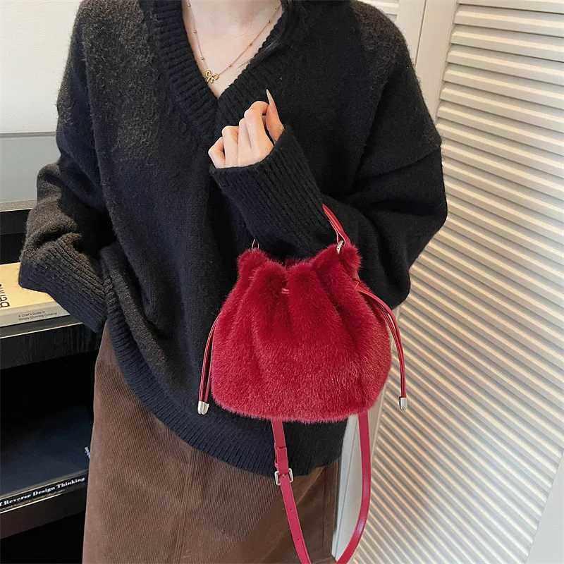 Winter New Fluffy Textured Casual Crossbody Bags Women Fashion Bucket Bag Korean Style Simple and Versatile Handle Shoulder BagT251213