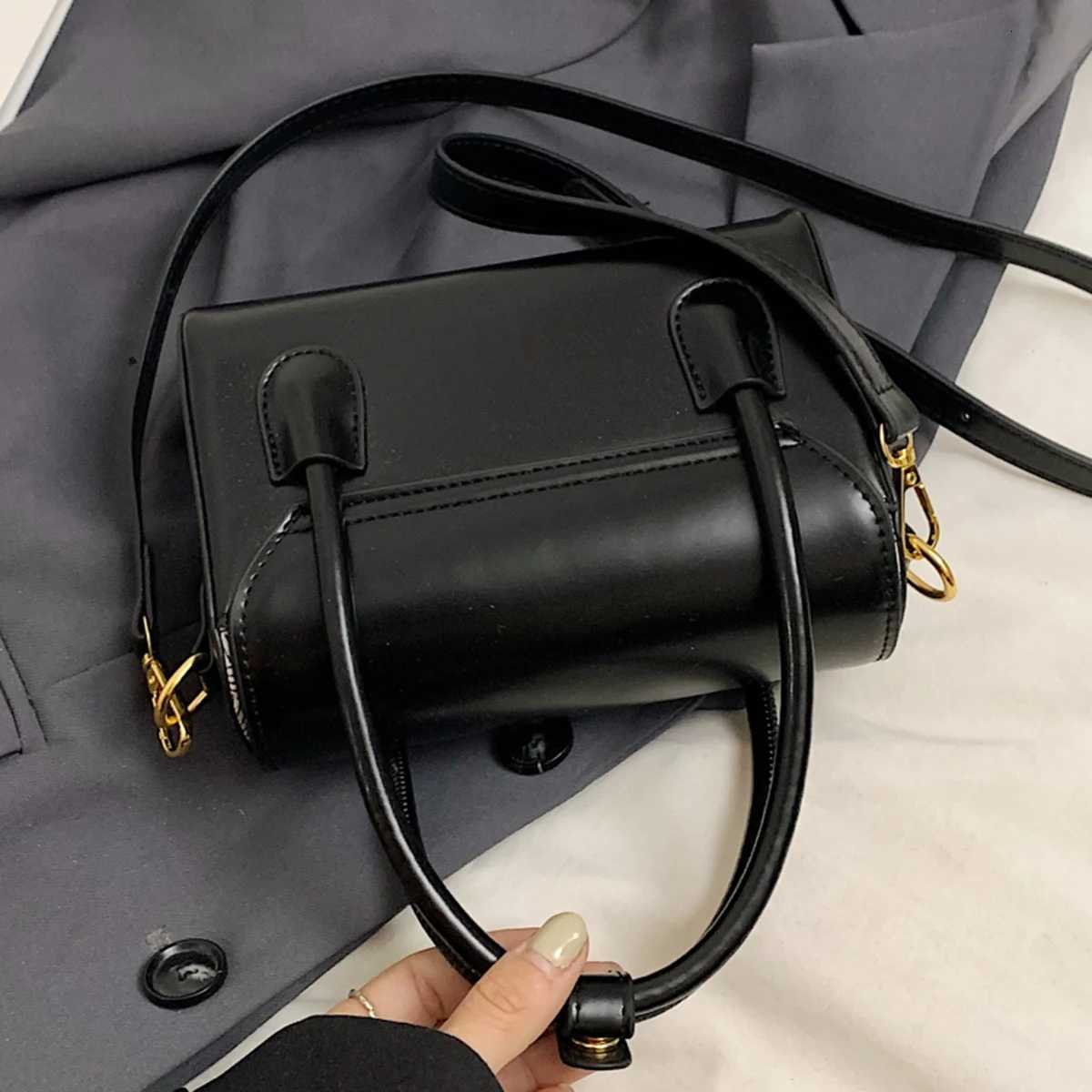 New style trendy solid color handbag niche design fashion letter versatile crossbody bag classic temperament shoulder bagT251213