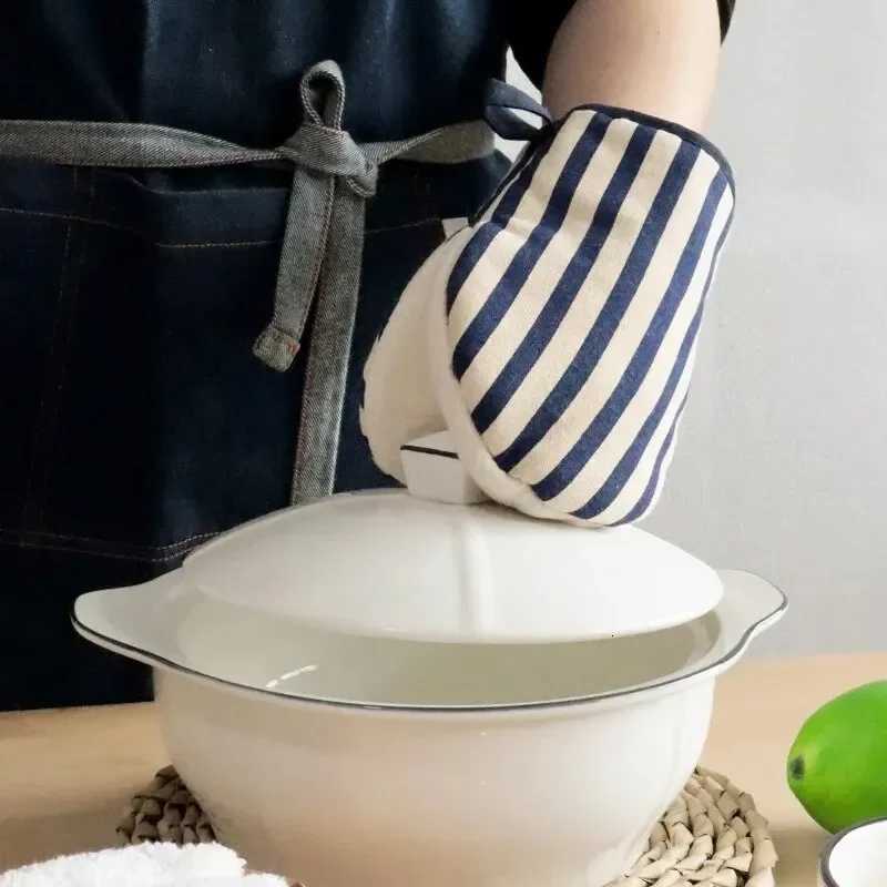 Style Polka Dot Heat-Resistant Oven Mitts for He UseJapanese Microwave Safe Gloves kitchen gloves heat resistant gloves H251212
