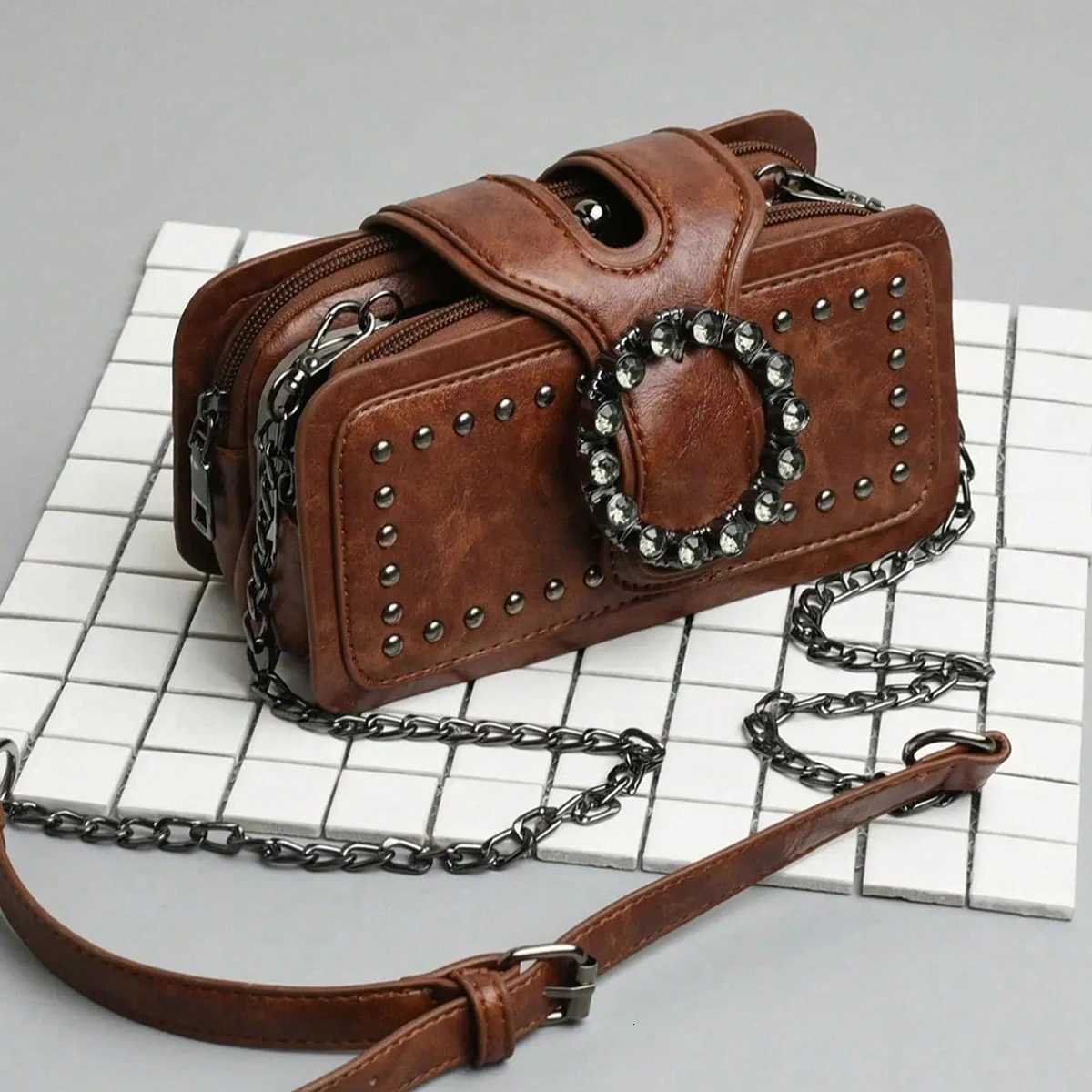 Retro trendy everyday versatile rivet decorated crossbody bag niche design fashionable and popular shoulder bagT251213