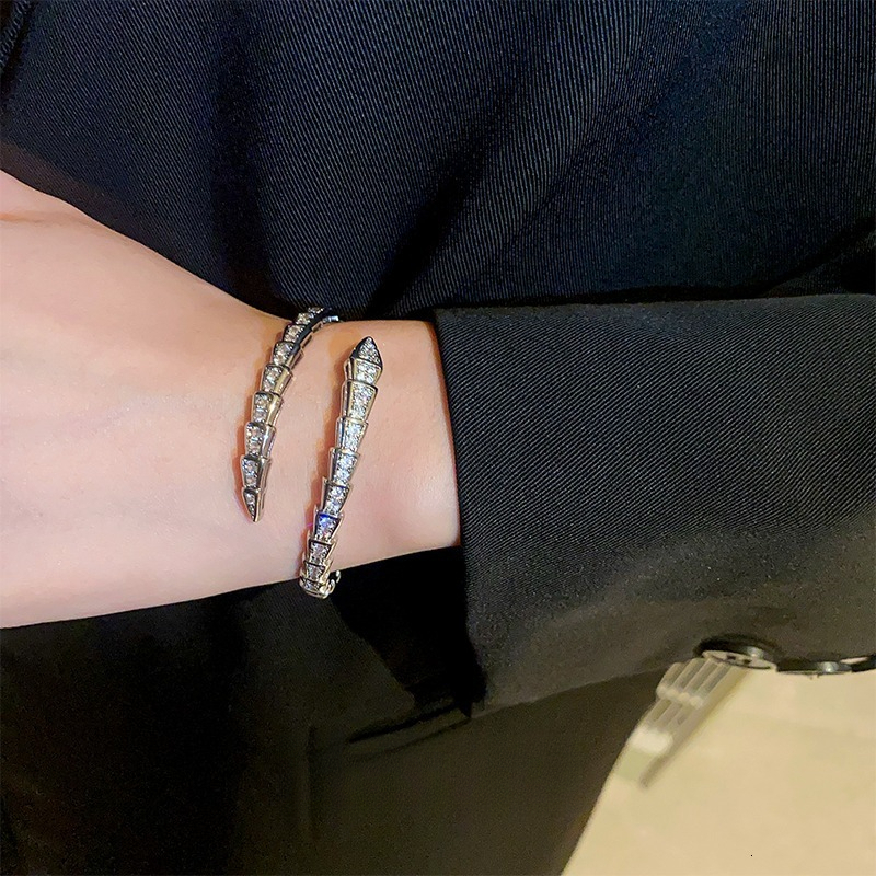 Luxury Brand Designer Jewelry Real Gold Plated Sweet Cool Style Snake Bone Bracelet For Women, Niche Design, Silver Color Full Zircon Snake Shape Adju