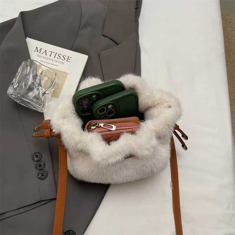 Winter New Fluffy Textured Casual Crossbody Bags Women Fashion Bucket Bag Korean Style Simple and Versatile Handle Shoulder BagT251213