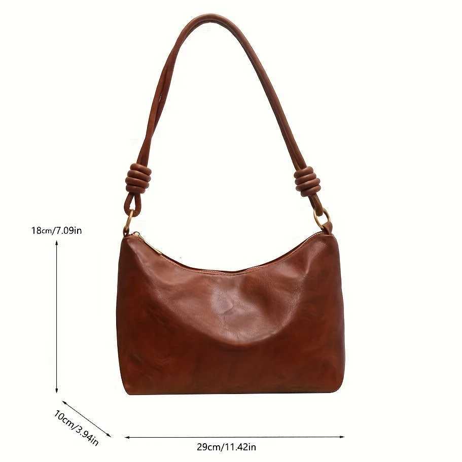 The new fashionable and high-end womens soft-touch shoulder bag is a geometric wide-band cross-body commuting handbagT251213