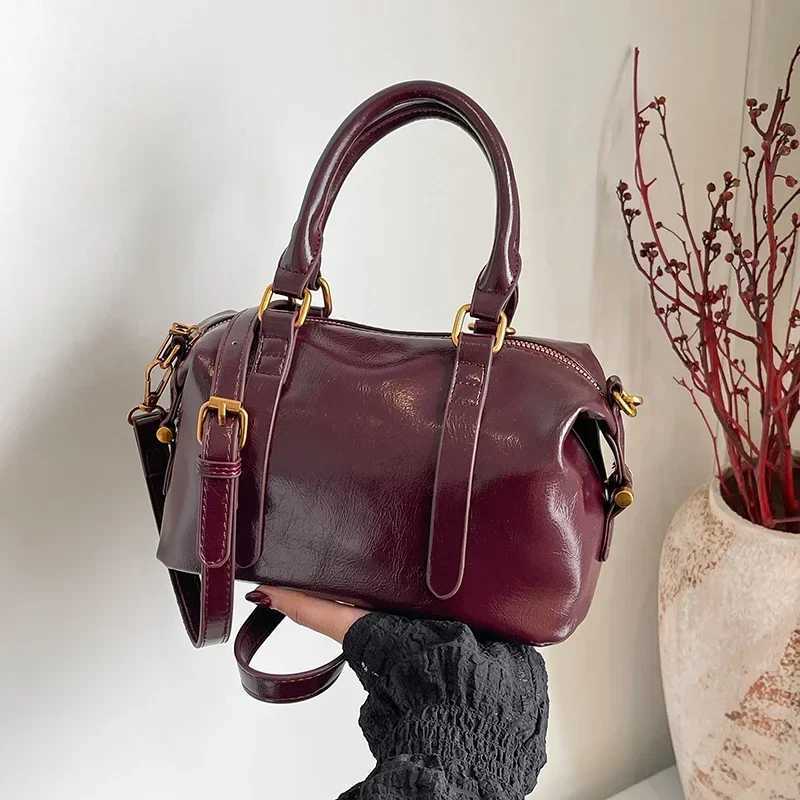 2025 PU Zipper High Quality Bucket Crossbody Bag Solid Simple Fashion Handbag High Appearance Popular Portable Shoulder BagT251213