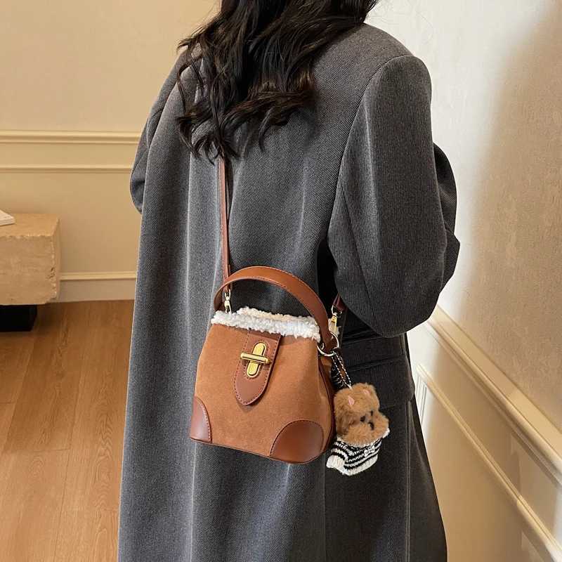 Vintage Lamb Wool Brown Bucket Bag Womens Plush Handbag Fashionable All-match Shoulder Crossbody BagT251213