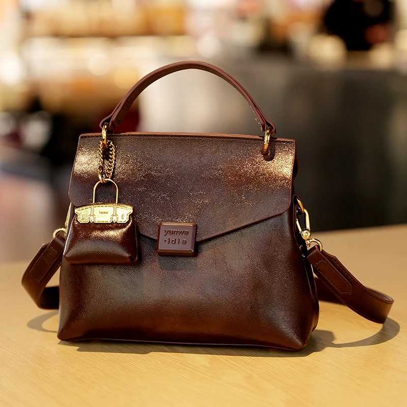 New Light Luxury Womens Bag Fashionable Casual and Versatile Commuter Bag Handbag Shoulder CrossbodyT251213