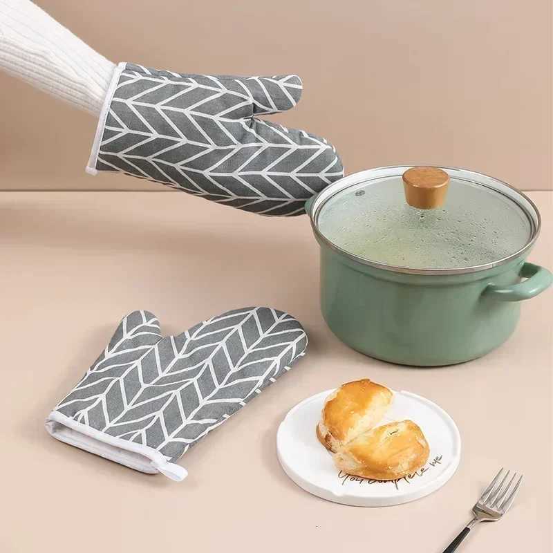 Kitchen Oven MittsInsated GlovesHeat-Resistant Microwave GlovesAll Clad Oven HelperCooking Tools SetBaking Supplies H251212