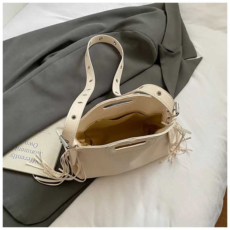 Fashion Womens Crossbody Bag High Quality Shoulder Bag Large Capacity Womens Wallet Phone Bag Solid Casual Tassel Bucket BagT251213