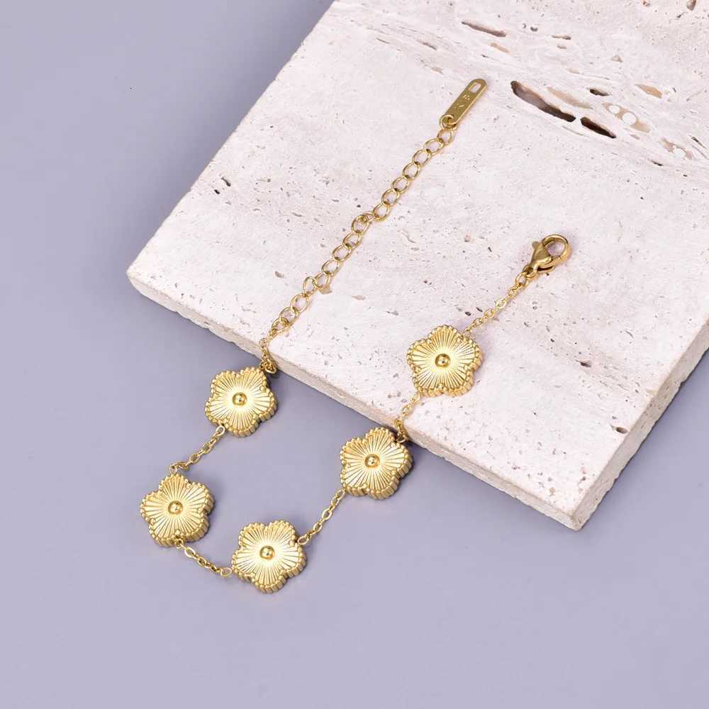 15 New Fashionable Five Flower Titanium Steel Lucky Five Flower Plated Womens Jewelry M251213