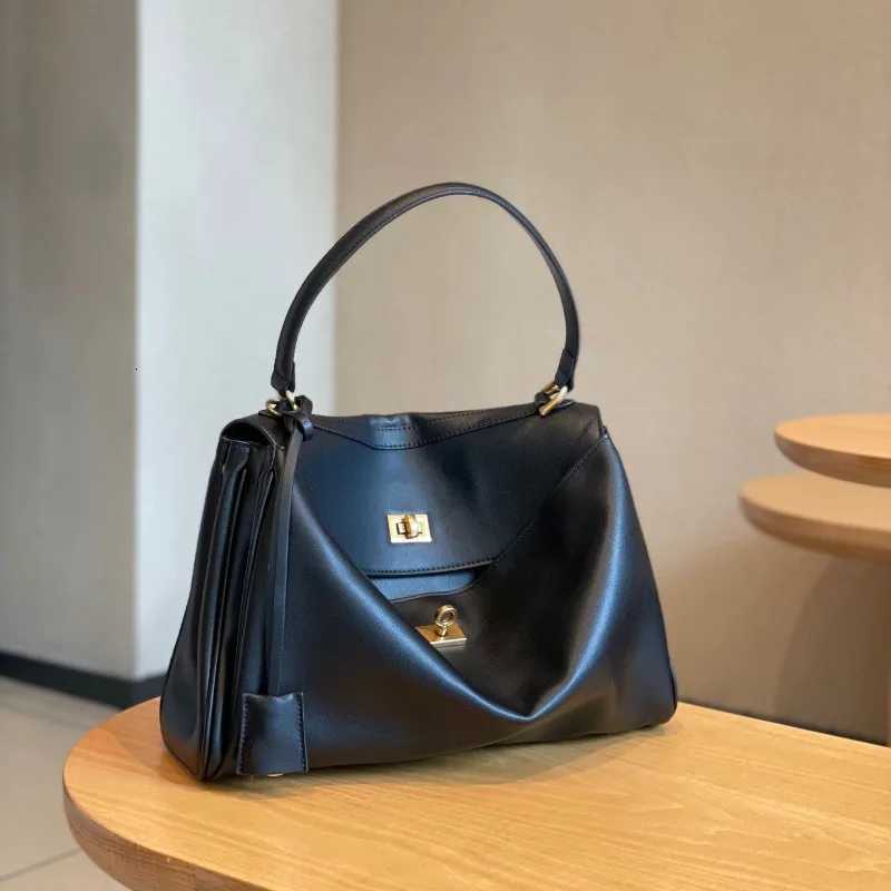 Simple and elegant hand-held commuter tote bag with large capacity and fashionable womens bagT251213