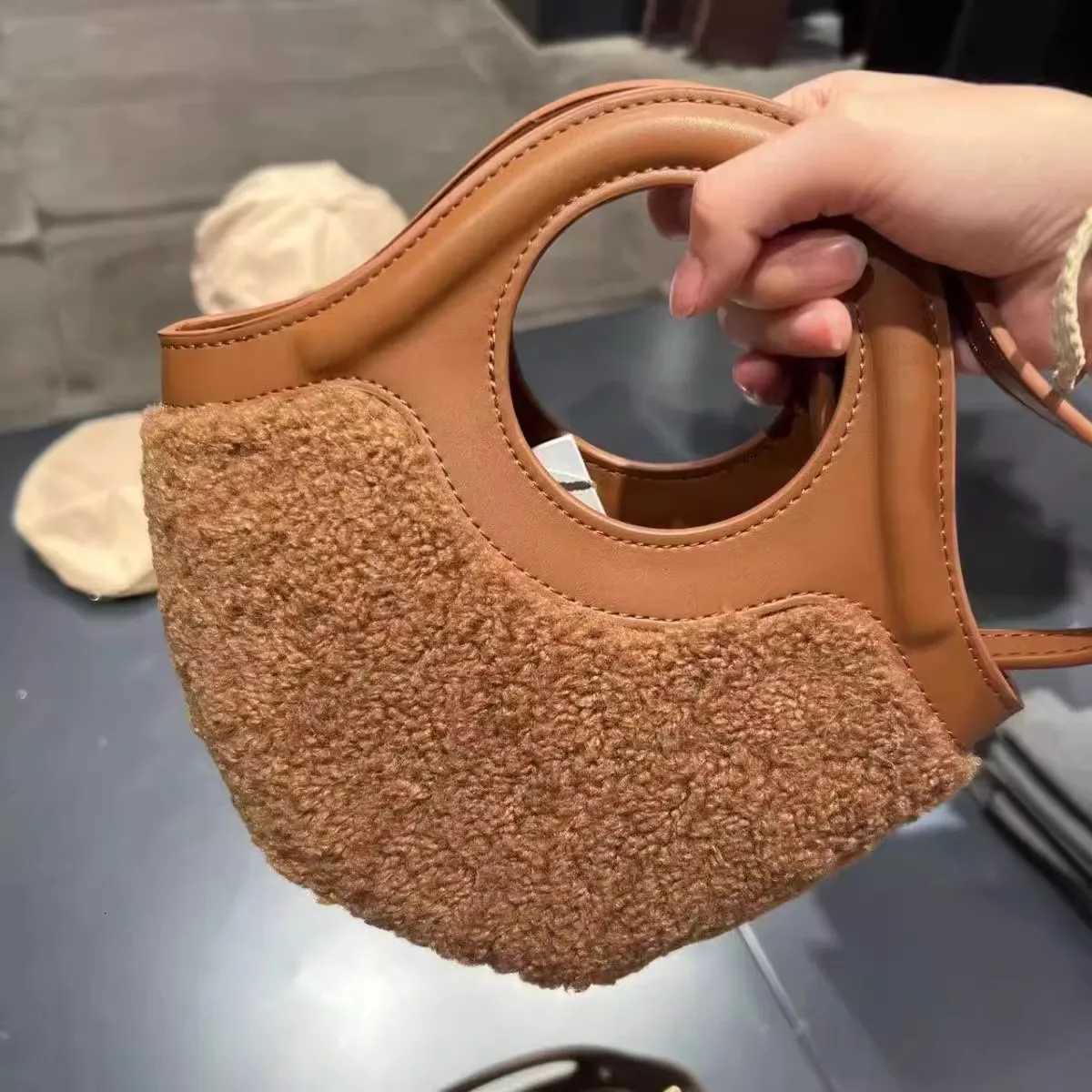 Bag womens new autumn and winter lamb wool basket bag plush crossbody bag versatile wool handbag bags for women handbagsT251213