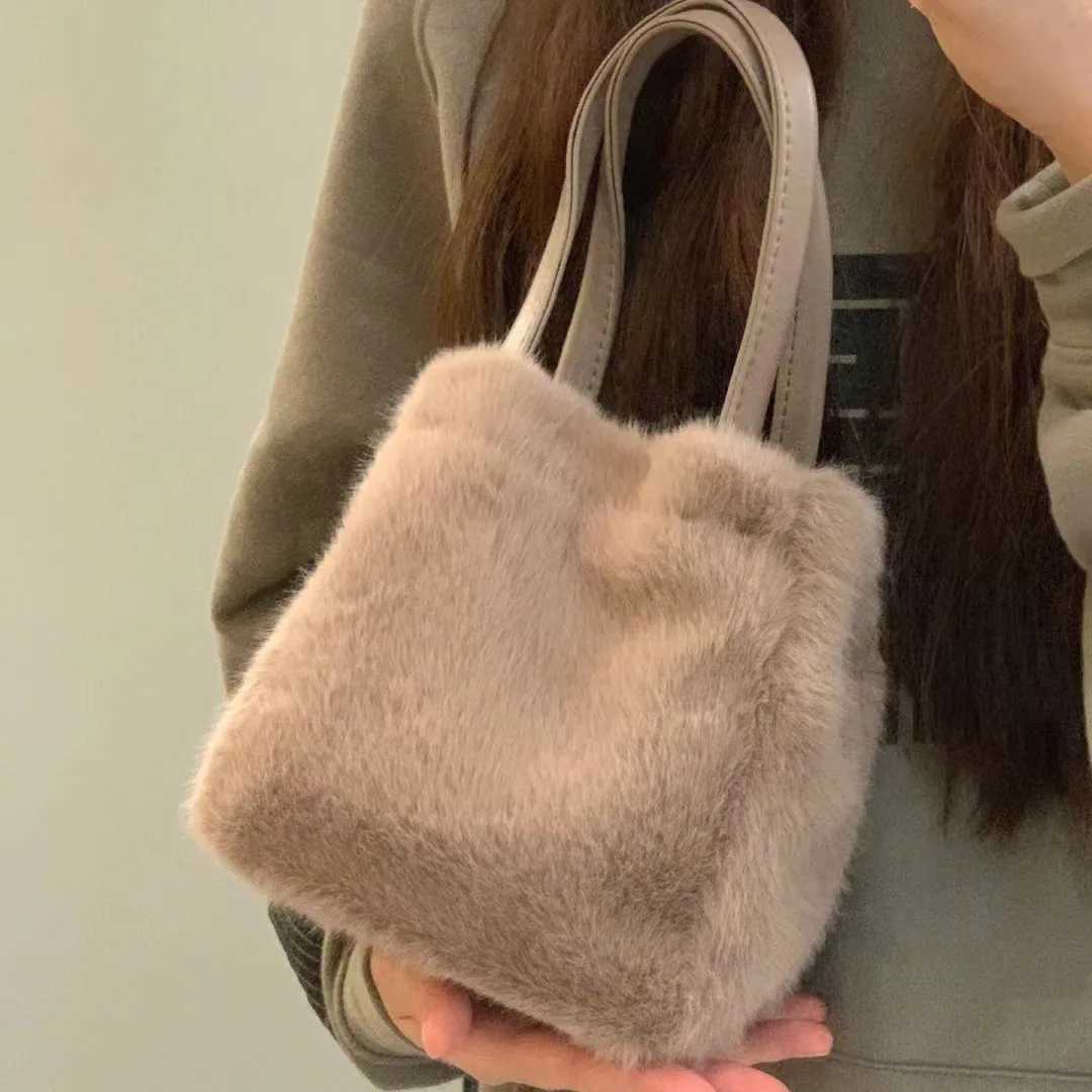 2025 new khaki plush bag hand-held bucket bag womens Korean style commuting small bag fashionable and versatile fur shoulder baT251213