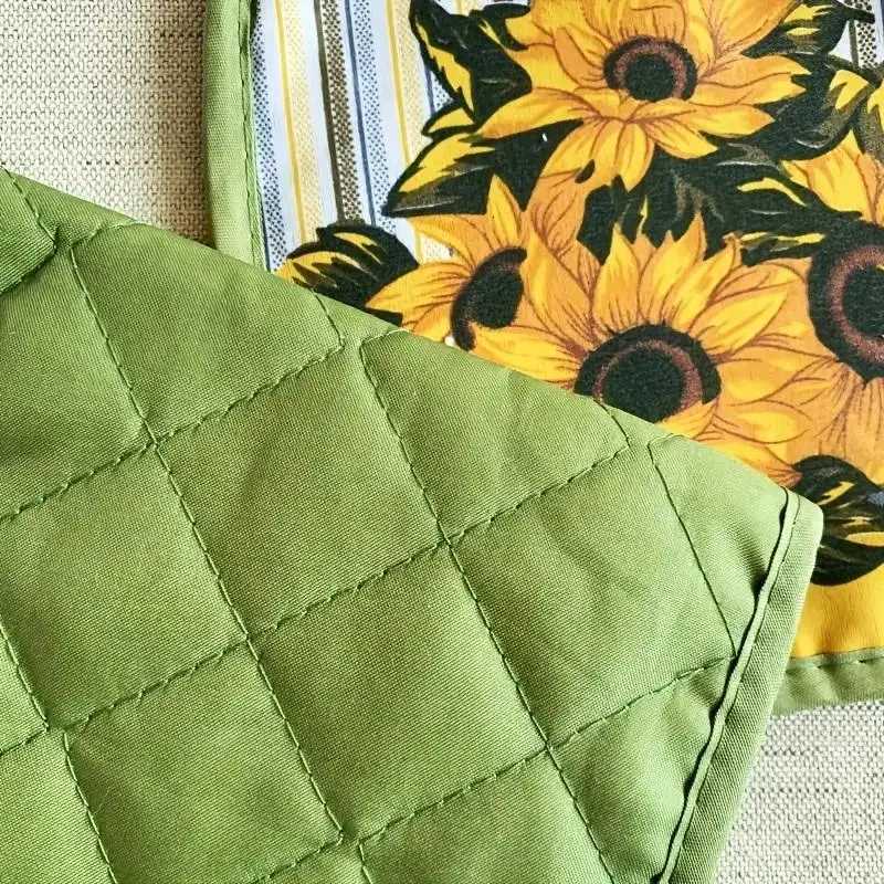 2Pcs Oven Mitts Kitchen Baking Cooking Accessories Anti-scalding Gloves Microwave Oven Gloves Insation Pot Holder H251212