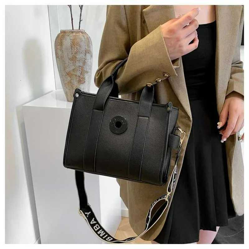 Single-shoulder crossbody square bag fashionable 2025 new handbag womens bag commuter tote bag trendyT251213