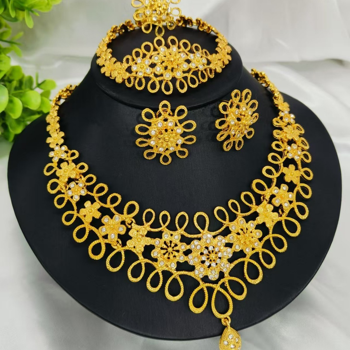 Dubai Gold Color Jewelry Set For Women Classic Bow 18K Gold Plated Necklace Set Earrings Bracelet And Ring Trending 241107