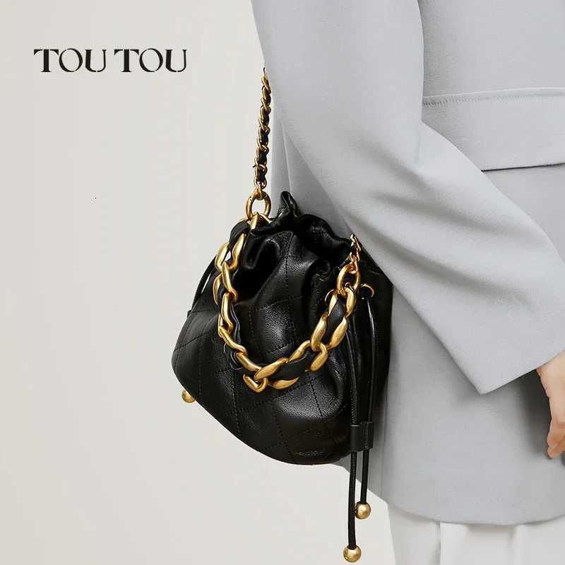 Genuine Leather Quilted Drawstring Bucket Bag for Women with Chain Strap Crossbody Handbag for Daily Use and CommutingT251213