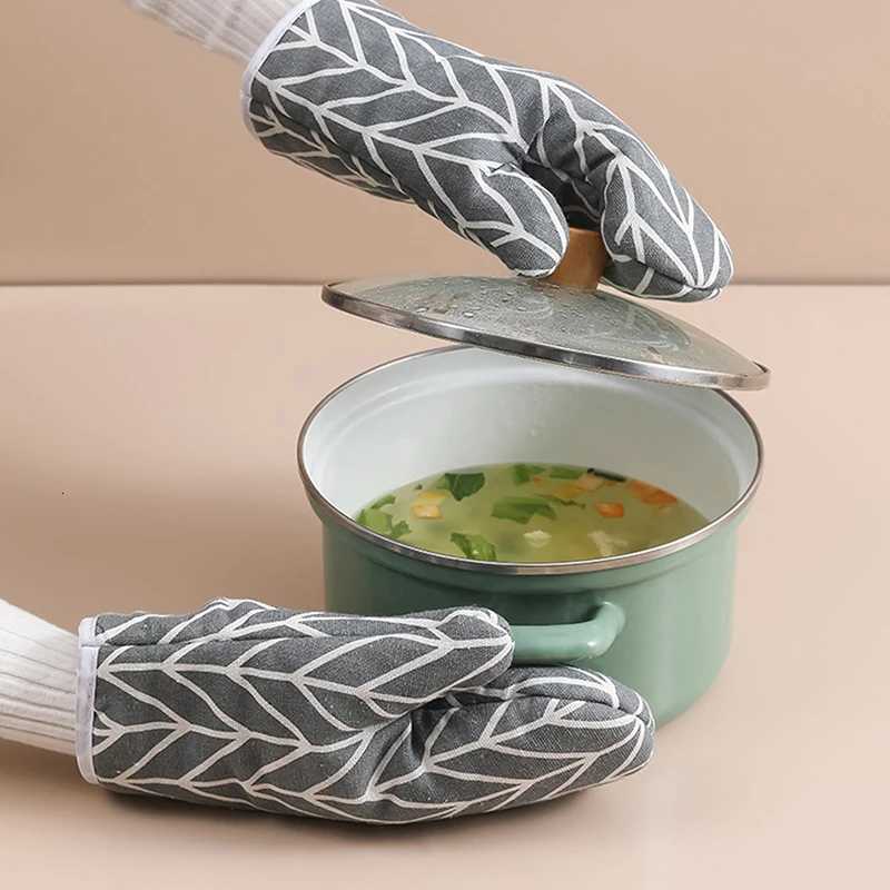 Oven Baking Gloves Oven Mitts Microwave Oven Gloves High-temperature Resistant Cotton Linen Gloves Kitchen Baking Tools Bakeware H251212
