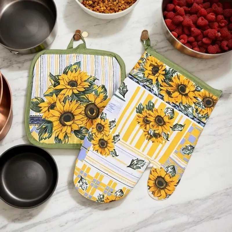 2Pcs Oven Mitts Kitchen Baking Cooking Accessories Anti-scalding Gloves Microwave Oven Gloves Insation Pot Holder H251212