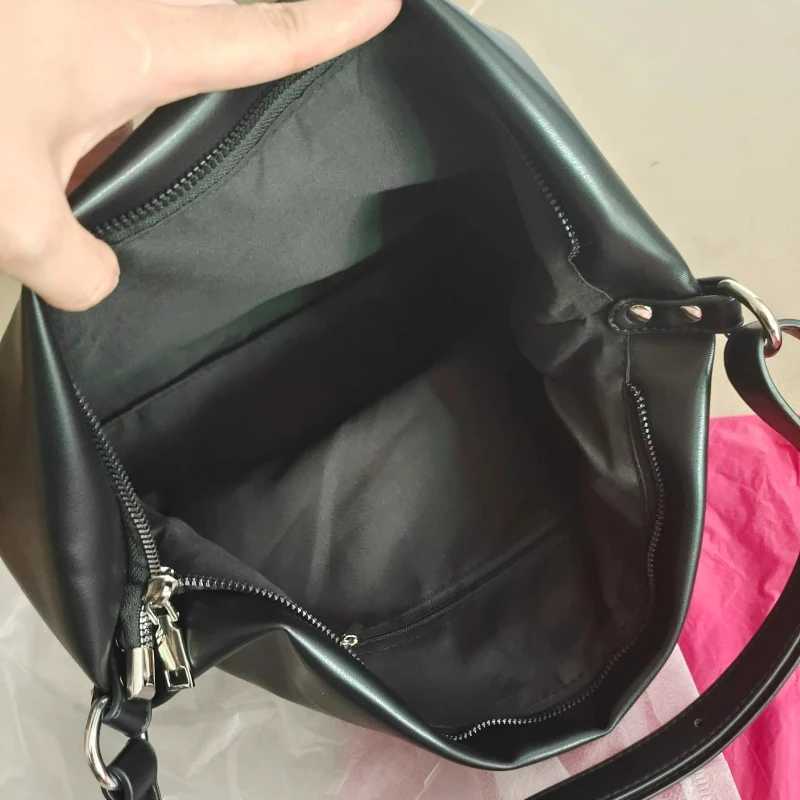 Niche Design New Wens Motorcycle Punk Shoder Bag Large Capacity Tote Bag Cmuter Y2K Crossbody Bag Y251213