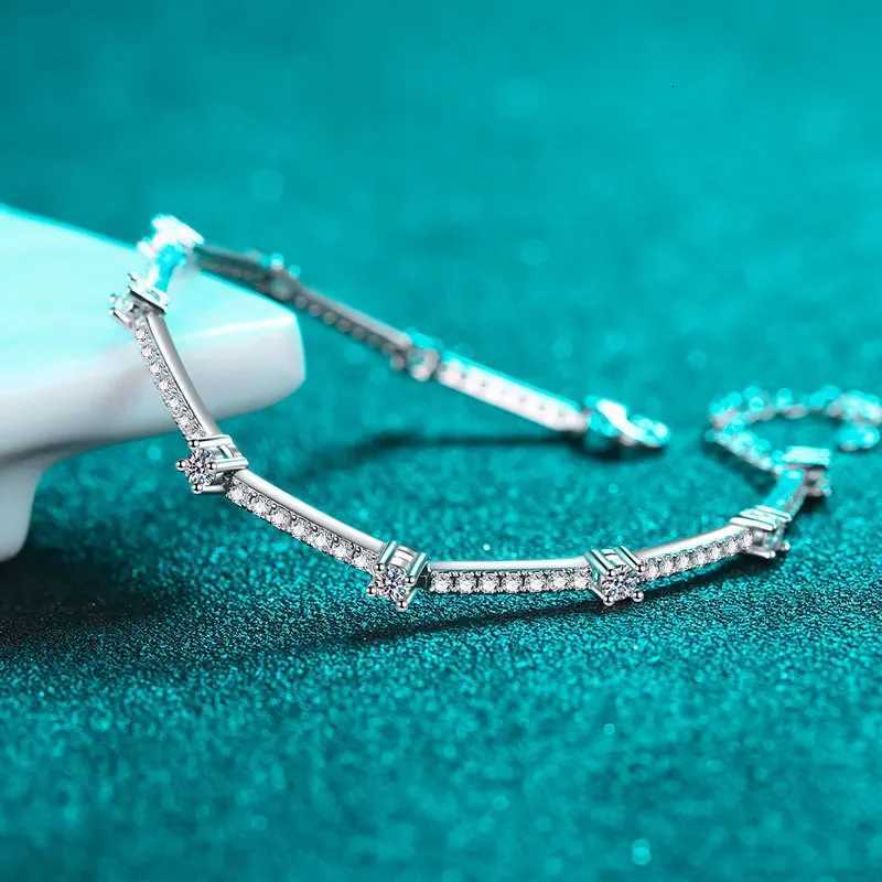 167ct D Color Moissanite for Woman 925 Sterling Silver Plated 18k White Gold Chain Party s Fine Jewelry Gift M251213