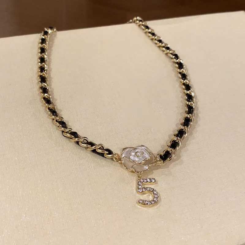 Camellia numbers 5 pearl flowers leather woman necklaces female French vintage collarbone chain stylish necklace for woman Y251213