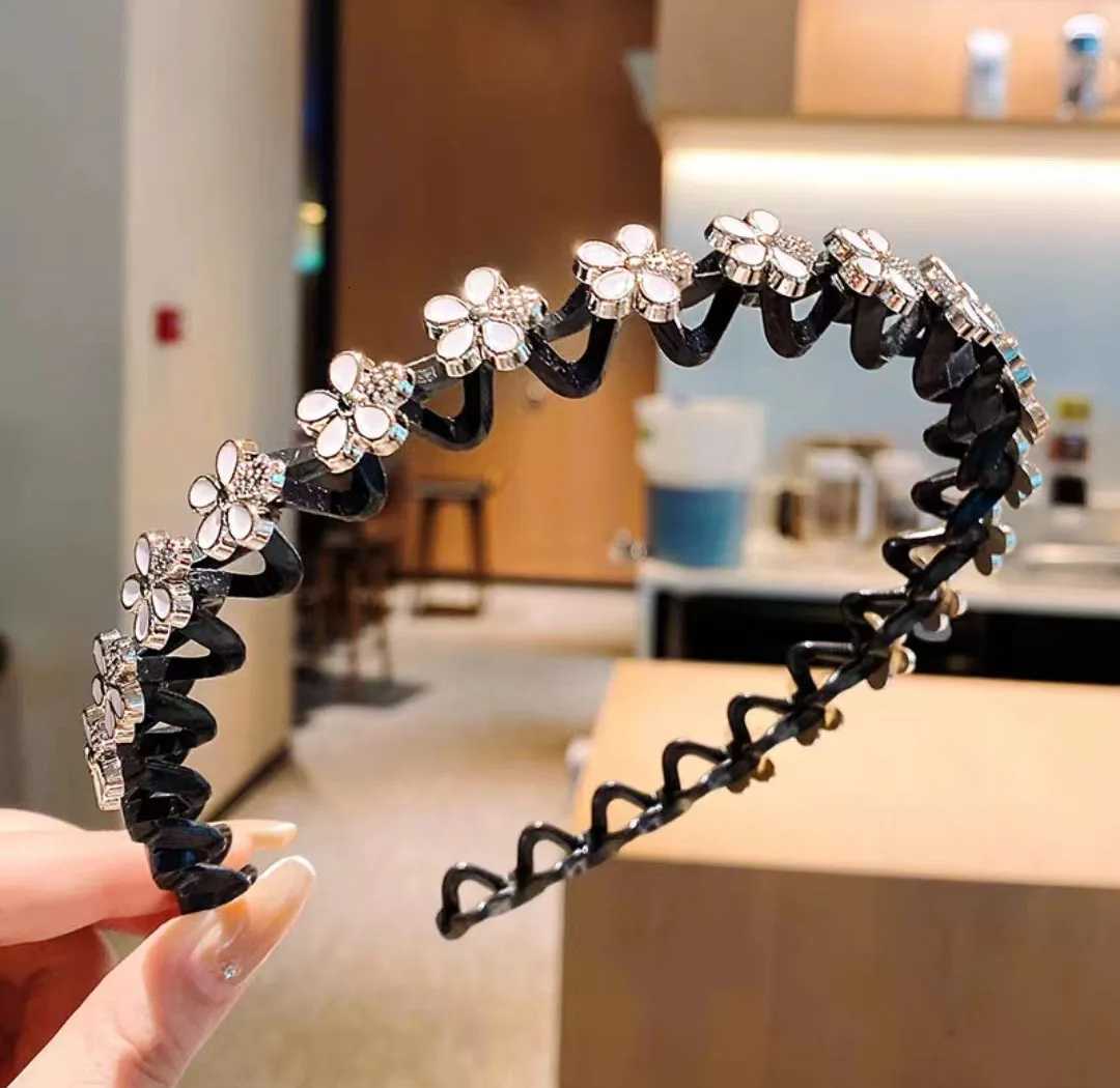 Broken Hair Organizer Lazy Person Hair Clip Broken Bangs Pearl Hairpin Wavy band Face Fashion Trends Y251213