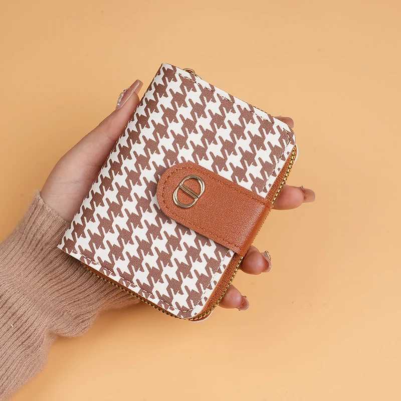 2025 New Wallet Wens Short and Cpact Card Bag Ins Student Large Capacity Mti Card Folding Short Zero Wallet Y251213