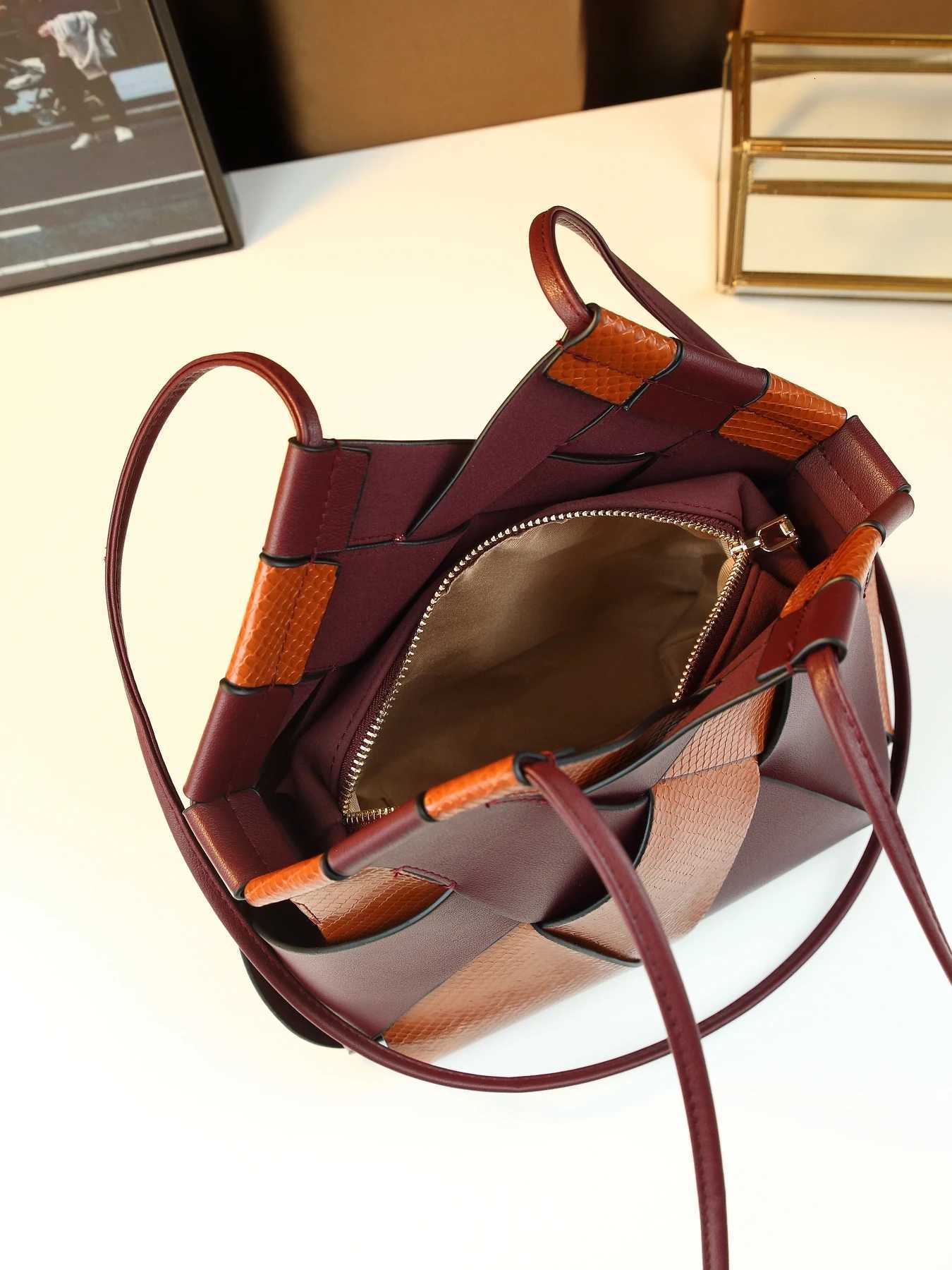 Fashion woven contrasting color mother and child bag women go out versatile shoulder crossbody bucket bagT251213