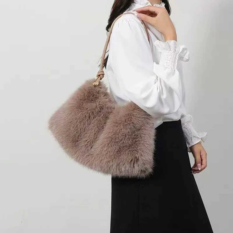 Womens Autumn and Winter Handbag Imitation Fur Fashion Hundred with Plush Bag Solid Color Large Capacity Zipper Shoulder BagT251213