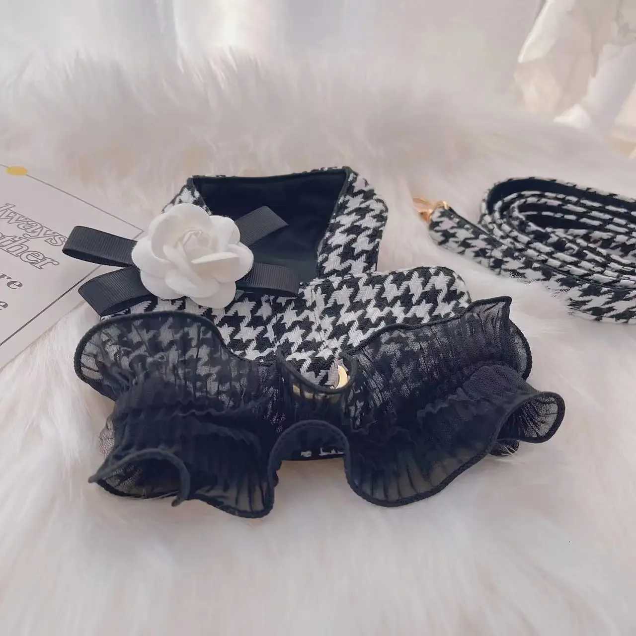 luxury Pet Dog Cat Clothes Houndstooth Traction Suit Teddy Bear Go Out Vest Style Dog Leash Black and White Plaid Dog Seat Belt M251213