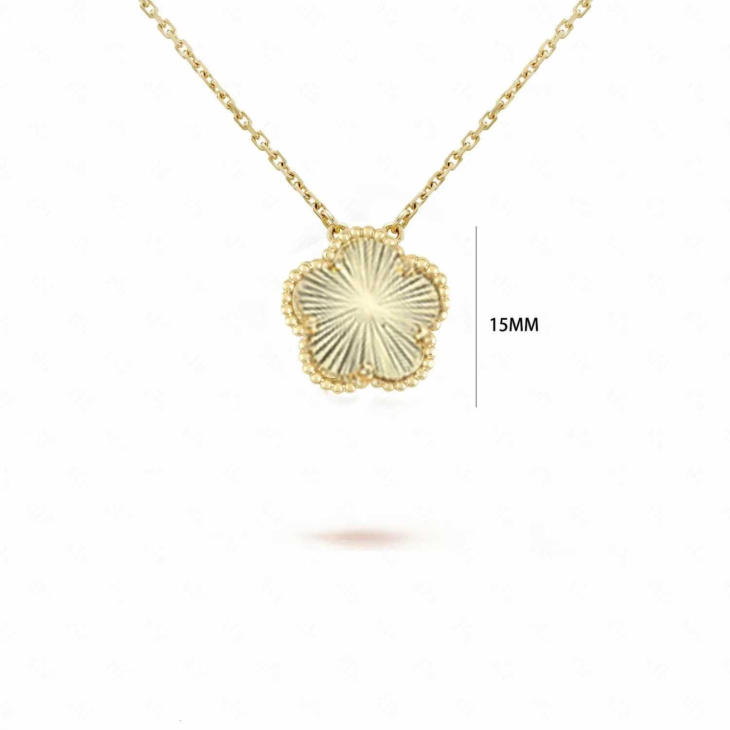 Classic light luxury double sided 5 lucky grass flower womens hand decoration Titanium steel simple high-grade fa M251213